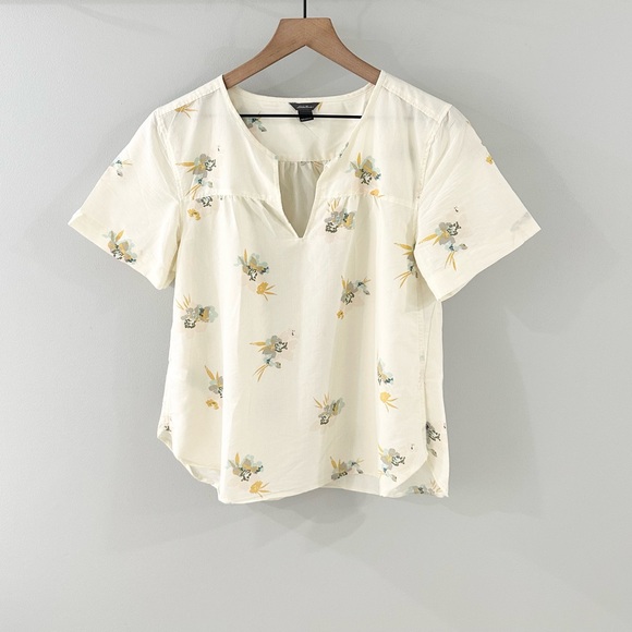 Eddie Bauer Tops - Eddie Bauer Short Sleeve Floral Blouse Beige Size Medium